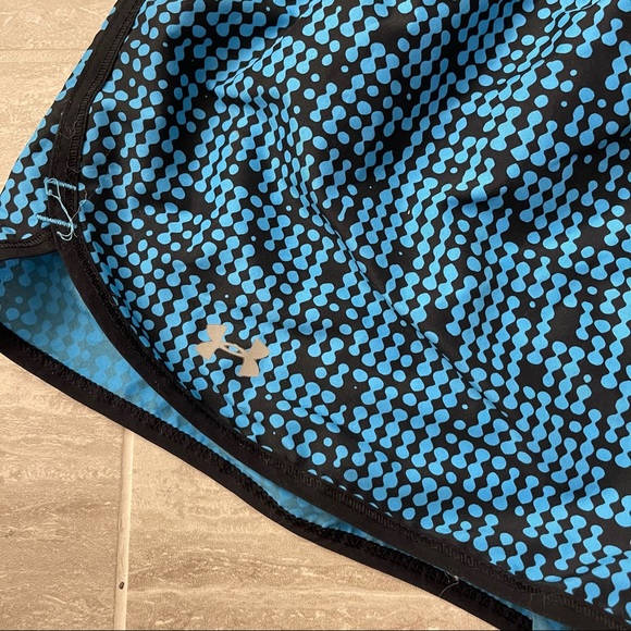 Under Armor Athletic Shorts - Picture 2 of 4